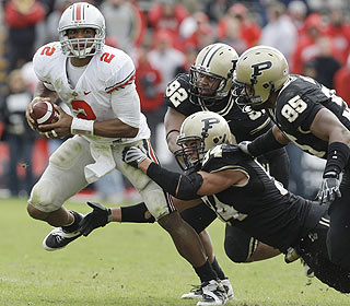 Boiled Alive: Pryor had black and gold houdnig him all day.