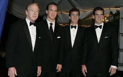 Note the neckwear...There's always one guy who can't be a team player.