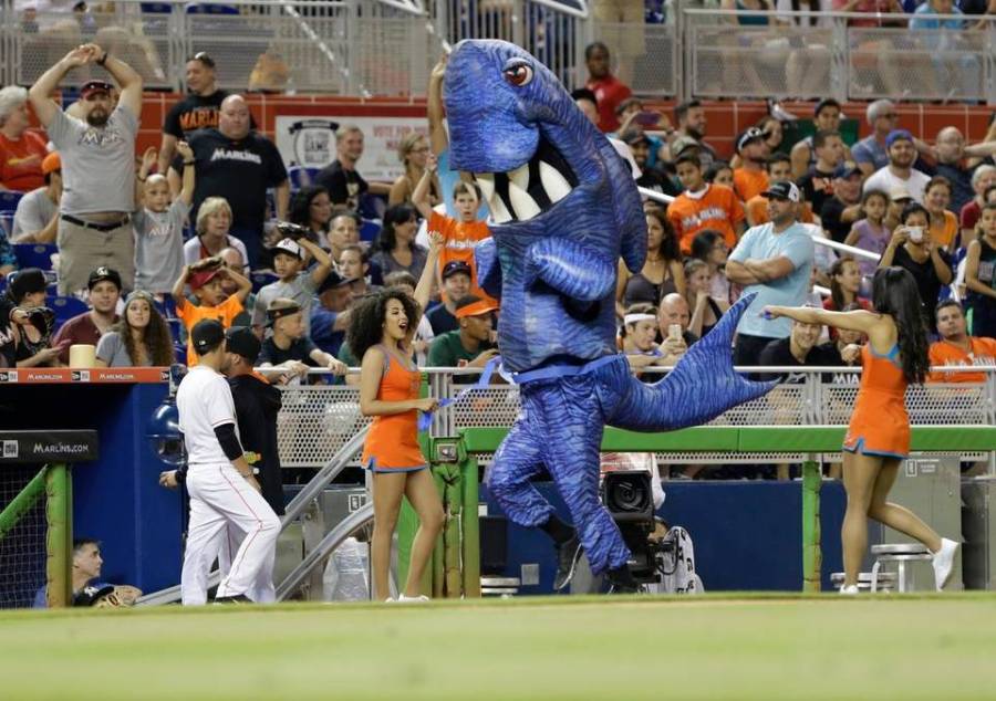 marlins mascot race