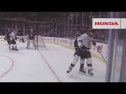 chris-pronger-taking-justin-bieber-into-corner